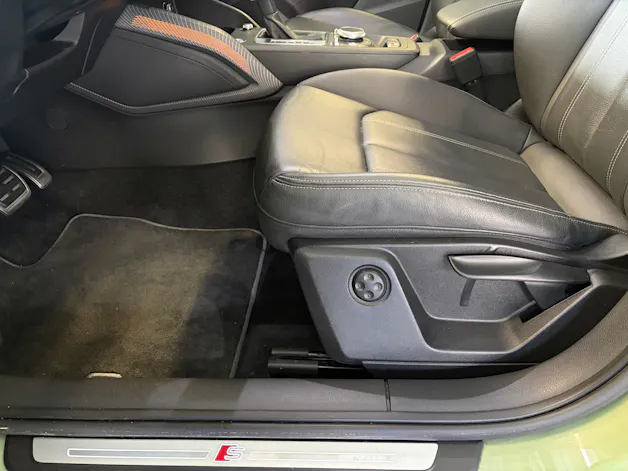 Audi Q2 40 TFSI S line quattro "EDITION ONE" | CH | APPLE GREEN | Panorama | Assistenz |