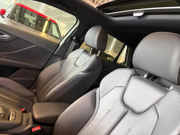 Audi Q2 40 TFSI S line quattro "EDITION ONE" | CH | APPLE GREEN | Panorama | Assistenz |