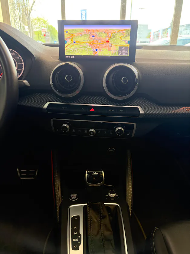 Audi Q2 40 TFSI S line quattro "EDITION ONE" | CH | APPLE GREEN | Panorama | Assistenz |