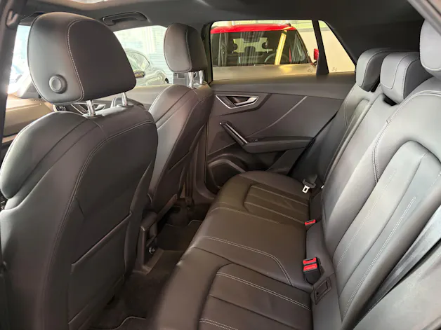 Audi Q2 40 TFSI S line quattro "EDITION ONE" | CH | APPLE GREEN | Panorama | Assistenz |
