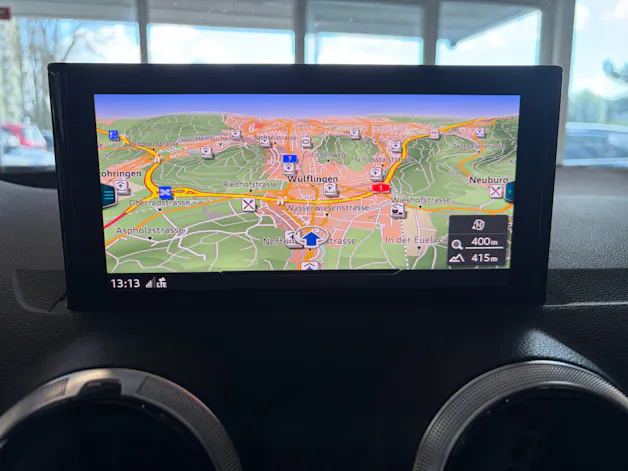Audi Q2 40 TFSI S line quattro "EDITION ONE" | CH | APPLE GREEN | Panorama | Assistenz |