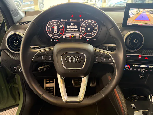Audi Q2 40 TFSI S line quattro "EDITION ONE" | CH | APPLE GREEN | Panorama | Assistenz |