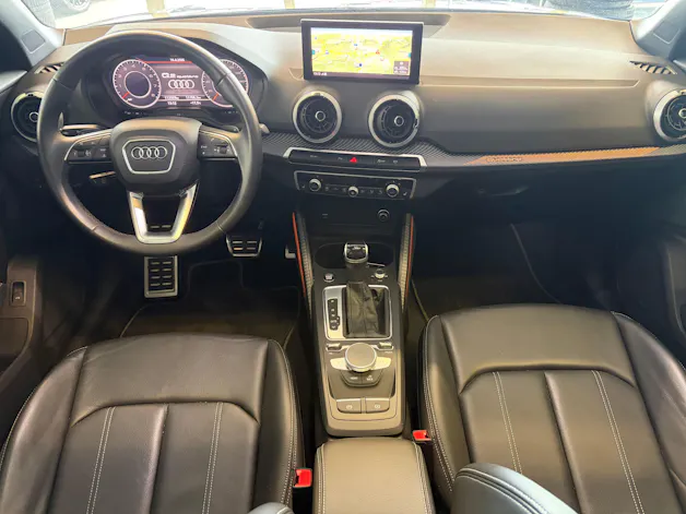 Audi Q2 40 TFSI S line quattro "EDITION ONE" | CH | APPLE GREEN | Panorama | Assistenz |
