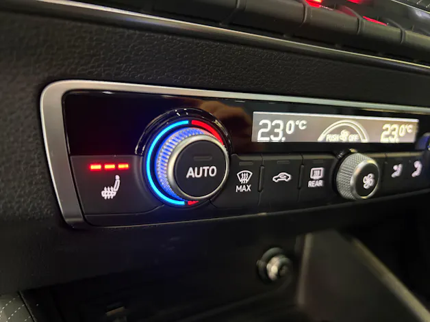 Audi Q2 40 TFSI S line quattro "EDITION ONE" | CH | APPLE GREEN | Panorama | Assistenz |