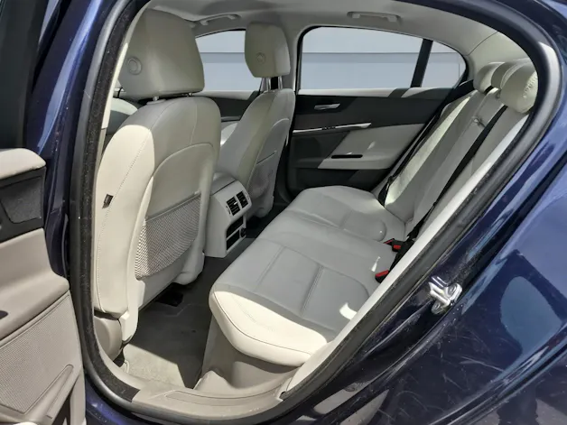 Jaguar XE 2.0 D 180 Prestige AWD