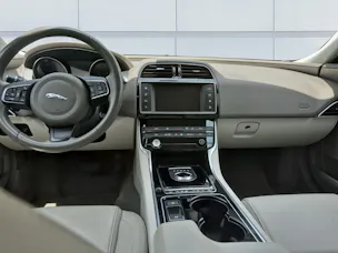 Jaguar XE 2.0 D 180 Prestige AWD
