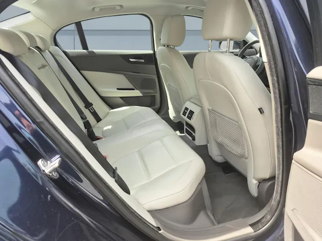 Jaguar XE 2.0 D 180 Prestige AWD