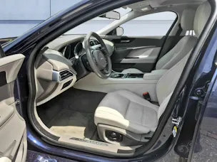 Jaguar XE 2.0 D 180 Prestige AWD