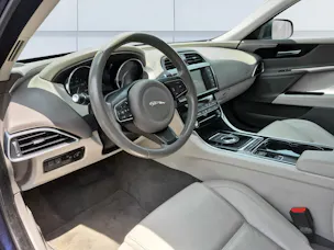 Jaguar XE 2.0 D 180 Prestige AWD