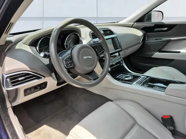 Jaguar XE 2.0 D 180 Prestige AWD