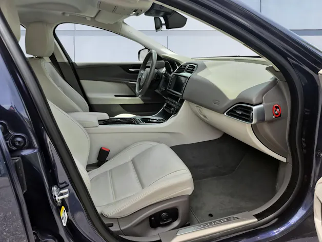 Jaguar XE 2.0 D 180 Prestige AWD