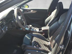 Audi RS4 Avant quattro tiptronic