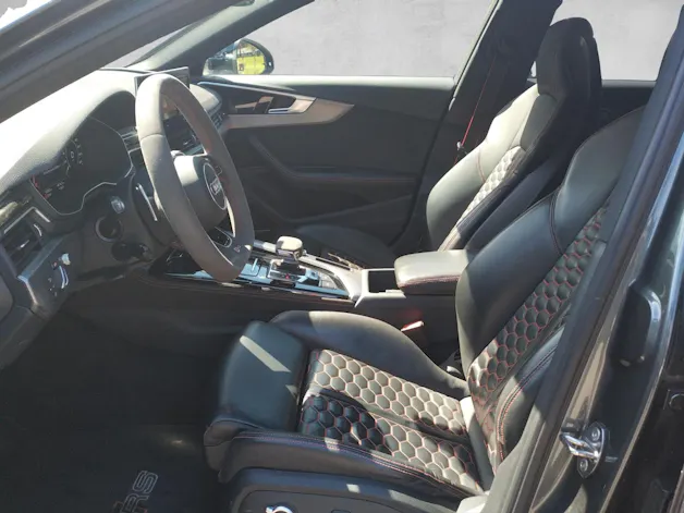 Audi RS4 Avant quattro tiptronic
