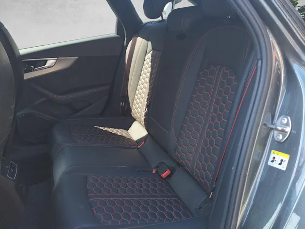 Audi RS4 Avant quattro tiptronic