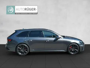 Audi RS4 Avant quattro tiptronic