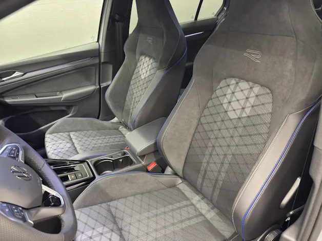 VW Golf VIII 1.5 eTSI R-Line DSG