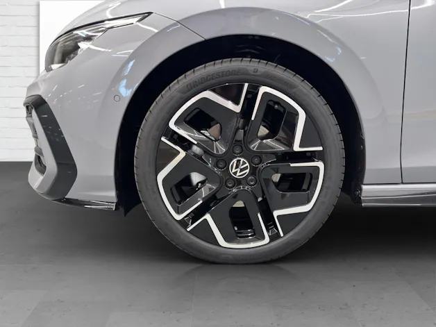 VW Golf VIII 1.5 eTSI R-Line DSG