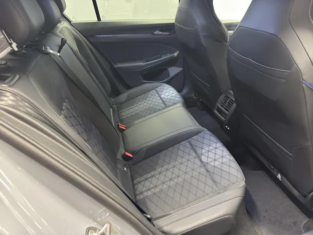 VW Golf VIII 1.5 eTSI R-Line DSG