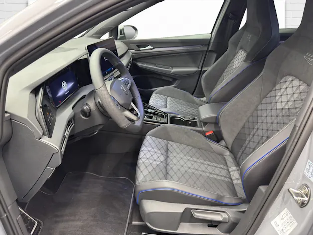VW Golf VIII 1.5 eTSI R-Line DSG