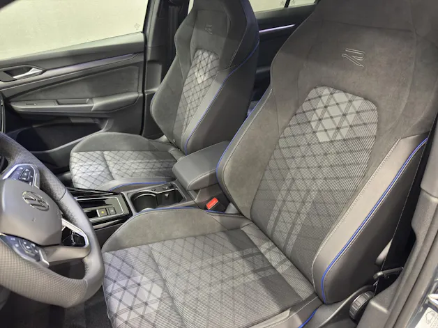 VW Golf VIII Variant 1.5 eTSI R-Line DSG