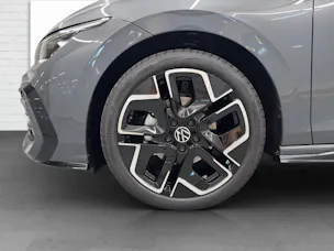 VW Golf VIII Variant 1.5 eTSI R-Line DSG