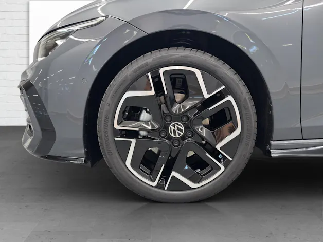 VW Golf VIII Variant 1.5 eTSI R-Line DSG