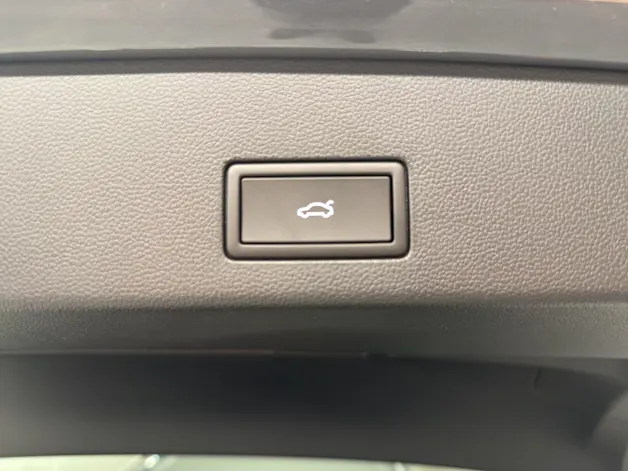 VW Golf VIII Variant 1.5 eTSI R-Line DSG