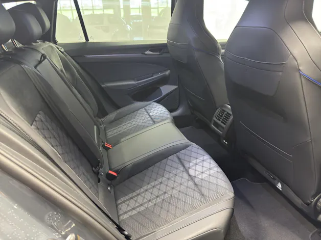 VW Golf VIII Variant 1.5 eTSI R-Line DSG