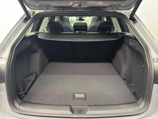 VW Golf VIII Variant 2.0 TSI R-Line DSG 4motion