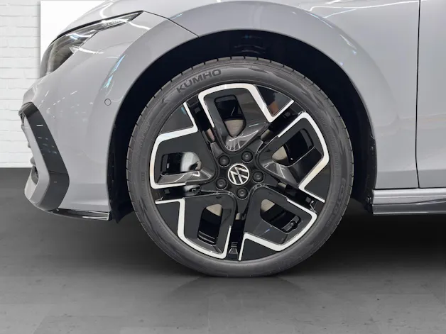 VW Golf VIII Variant 2.0 TSI R-Line DSG 4motion