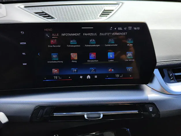 BMW X1 30e xDrive paddles