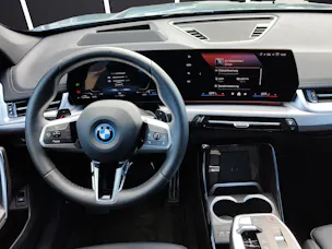 BMW X1 30e xDrive paddles