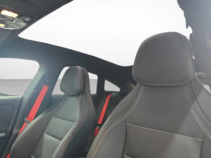 image du véhicule MERCEDES-BENZ CLA 220