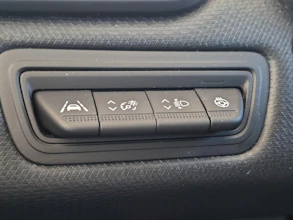https://vehicle.imgix.net/4348549/a9c058cc-a5ba-4dd0-a990-8e49431f5e82.jpg
