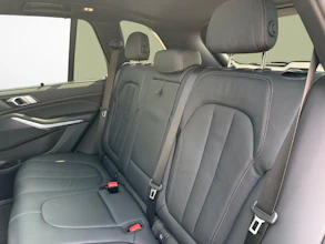 https://vehicle.imgix.net/4348558/dd3ee7d8-94f2-40ce-a22d-915fa0c867ca.jpg