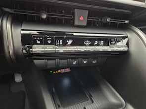 Fahrzeugbild TOYOTA C-HR 2.0 PHEV Swiss Edition - inkl. Winterräder ab 1.99% Leasing