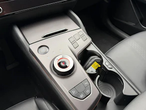 https://vehicle.imgix.net/4348748/e2ee17de-73cc-42d8-af43-e1a972933b74.jpg