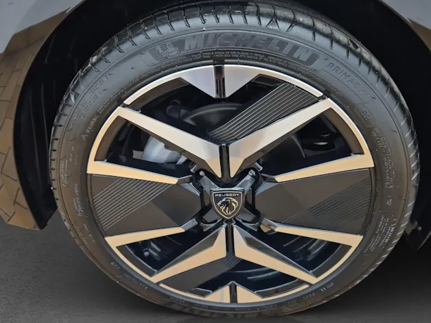 Peugeot 208 1.2 Hybrid 145 GT