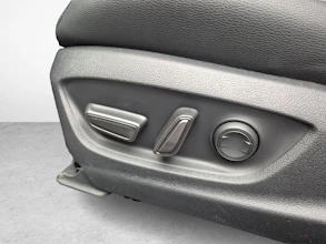https://vehicle.imgix.net/4348915/71092338-abab-479f-b2e1-021d582b4db2.jpg