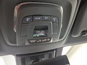 https://vehicle.imgix.net/4348915/7a9db098-9b32-4f27-967e-dd01f2cd6a75.jpg