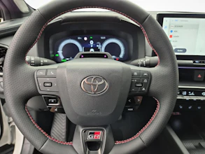 https://vehicle.imgix.net/4348915/cdaea731-02f0-4e0b-92ef-180ae4e89c57.jpg