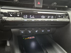 https://vehicle.imgix.net/4348915/e6718b81-5d4d-4d1b-b16a-d94510849639.jpg