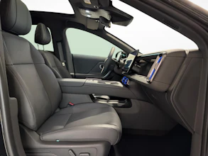 https://vehicle.imgix.net/4348929/f0740006-cb6f-4b5d-ba7d-72dcf3fa62f5.jpg