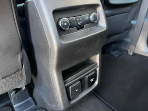 https://vehicle.imgix.net/4348941/9c8a468a-9aab-4c8d-b62f-6379ee547f40.jpg