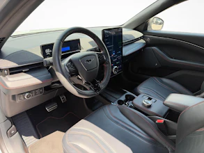 https://vehicle.imgix.net/4348951/3cf6ac2e-a11f-4869-a498-8e87c77b44a7.jpg