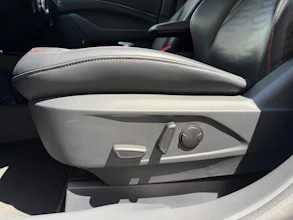 https://vehicle.imgix.net/4348951/dfccb030-c8d0-4a4e-86a0-a5329dc89745.jpg