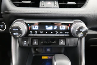 https://vehicle.imgix.net/4348966/8c149ce1-923b-48c4-a7a8-bcb352d5fd2c.jpg