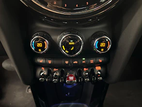 https://vehicle.imgix.net/4348986/b3c09b79-fe54-4fe1-9769-5077be4c716d.jpg