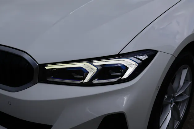 BMW 320d xDrive Touring * Elektrische Sitzverstellung mit Memory * Panorama * AHK * Head-Up Display *