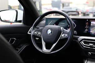 BMW 320d xDrive Touring * Elektrische Sitzverstellung mit Memory * Panorama * AHK * Head-Up Display *